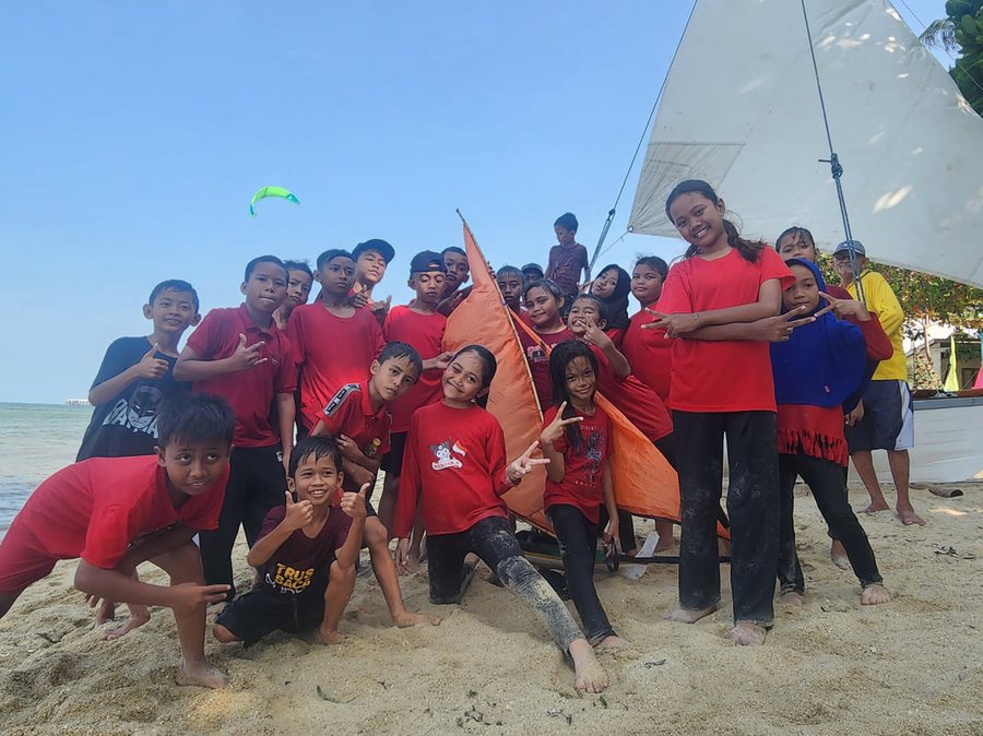 Kids with their jongs on the beach at Teluk Bakau