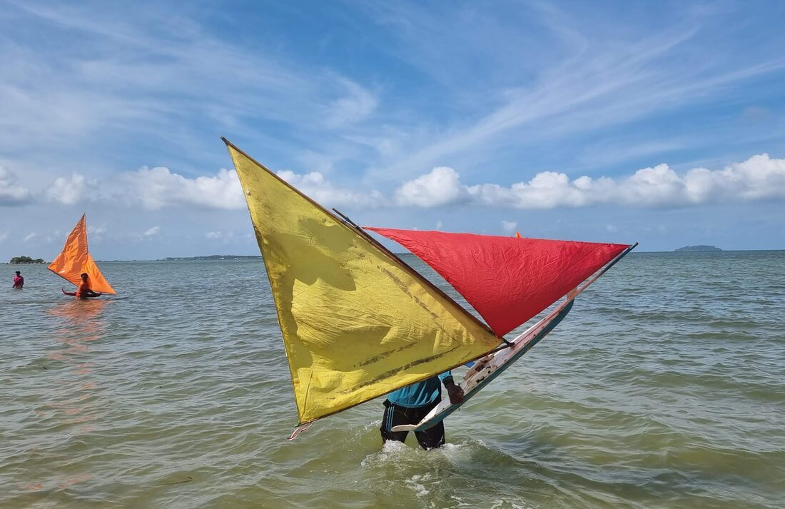 A jong being carried across the beach