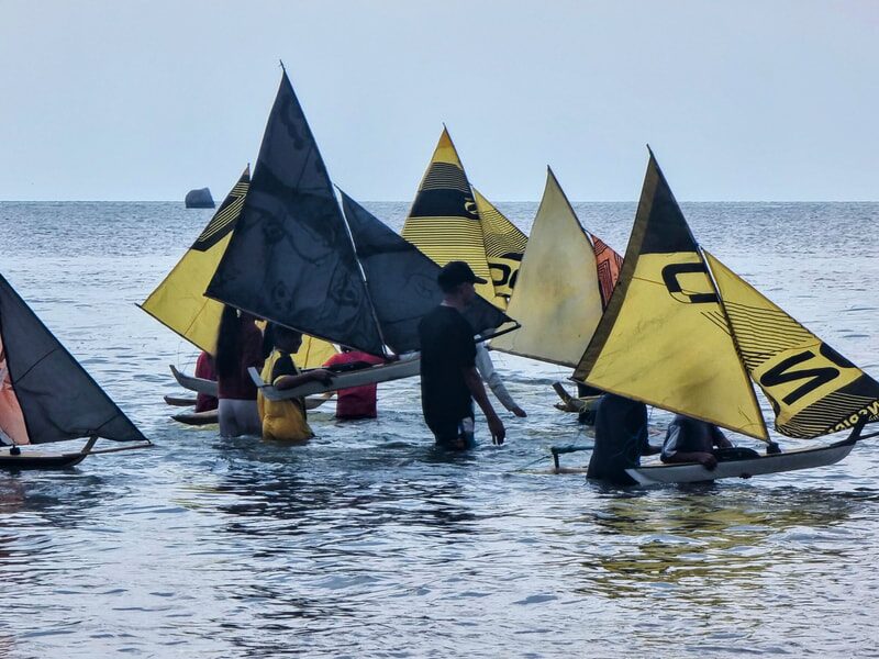 Kids learning to sail — photo 8