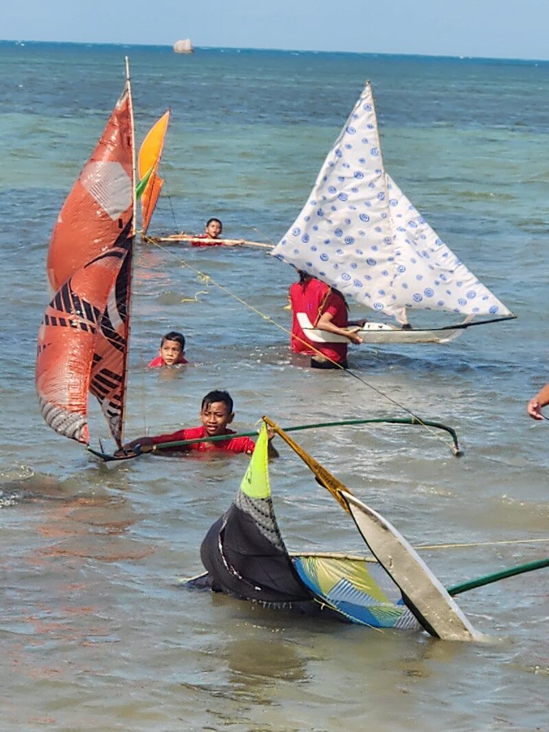 A group of jongs racing, seen from the beach