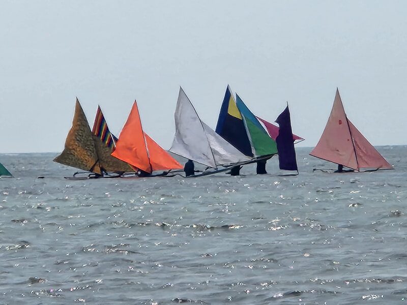 Jongs racing under a steady Selatan wind